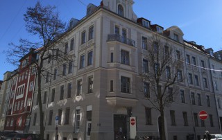 Fassadenrenovierung einer historischen Fassade in München Schwabing durch den Maler Meisterbetrieb Schume 2014